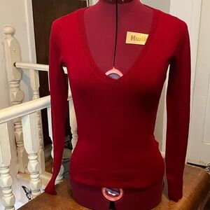 Smartset women’s small V-neck burgundy sweater 2/35$